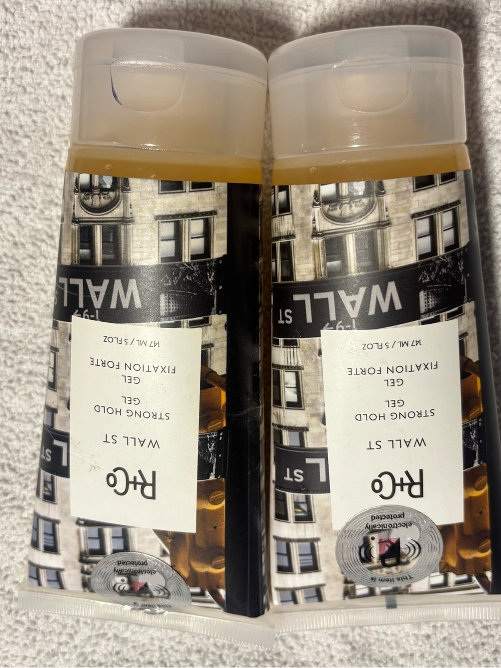 R+Co Wall St Strong Hold Gel — Amber, White